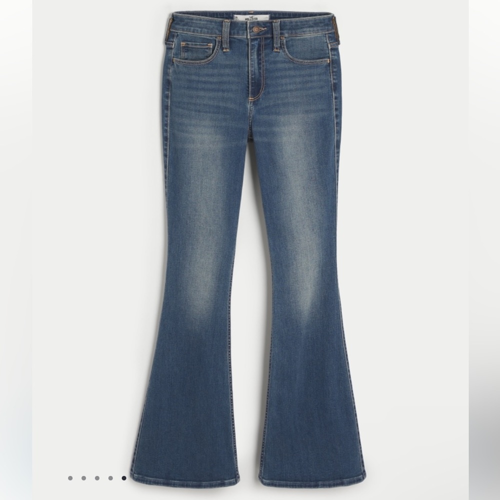 HOLLISTER : Curvy High-Rise Medium Wash Flare Jeans